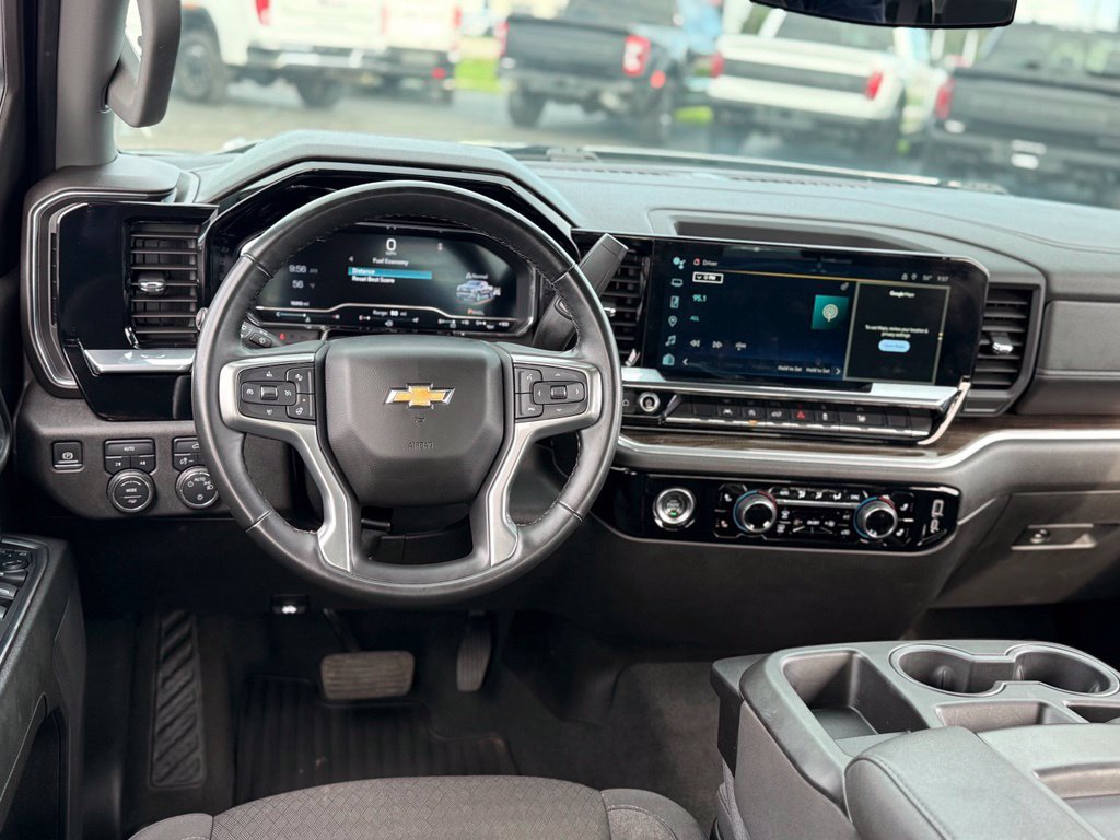Used 2024 Chevrolet Silverado 1500 LT AWD/4WD image 6