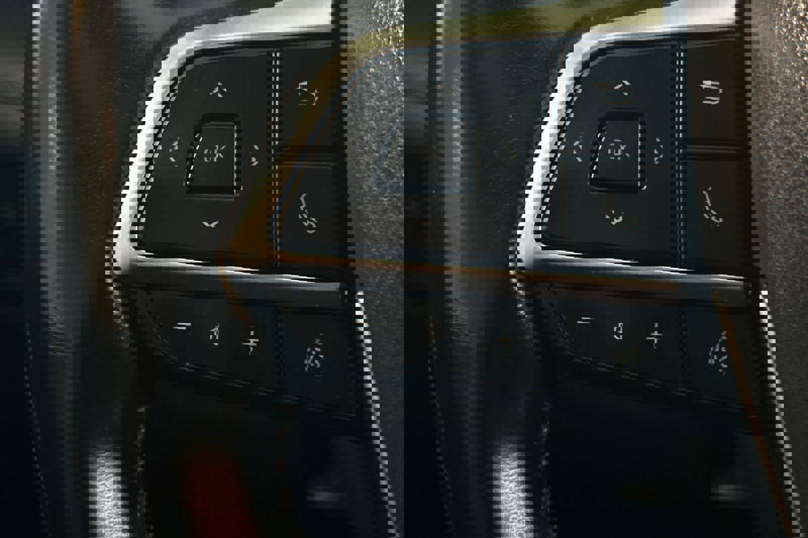 Used 2020 Toyota Highlander XLE image 32