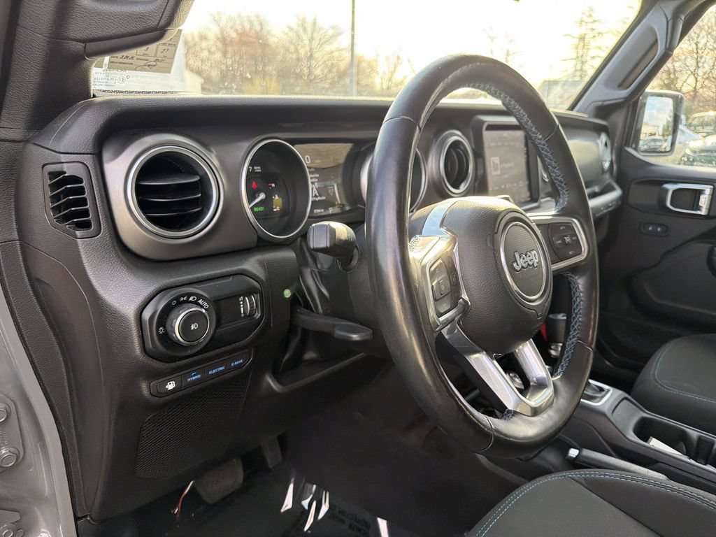 Used 2023 Jeep Wrangler Unlimited Rubicon 4xe w/ Cold Weather Group AWD/4WD image 22