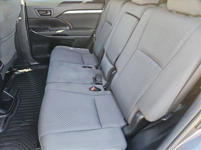 Used 2019 Toyota Highlander LE w/ Carpet Mat Package (TMS) image 19