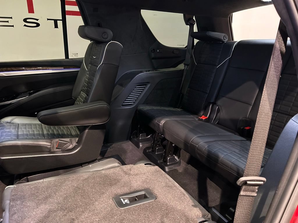 Used 2026 Cadillac Escalade Platinum Sport w/ LPO, ONYX Package AWD/4WD image 34