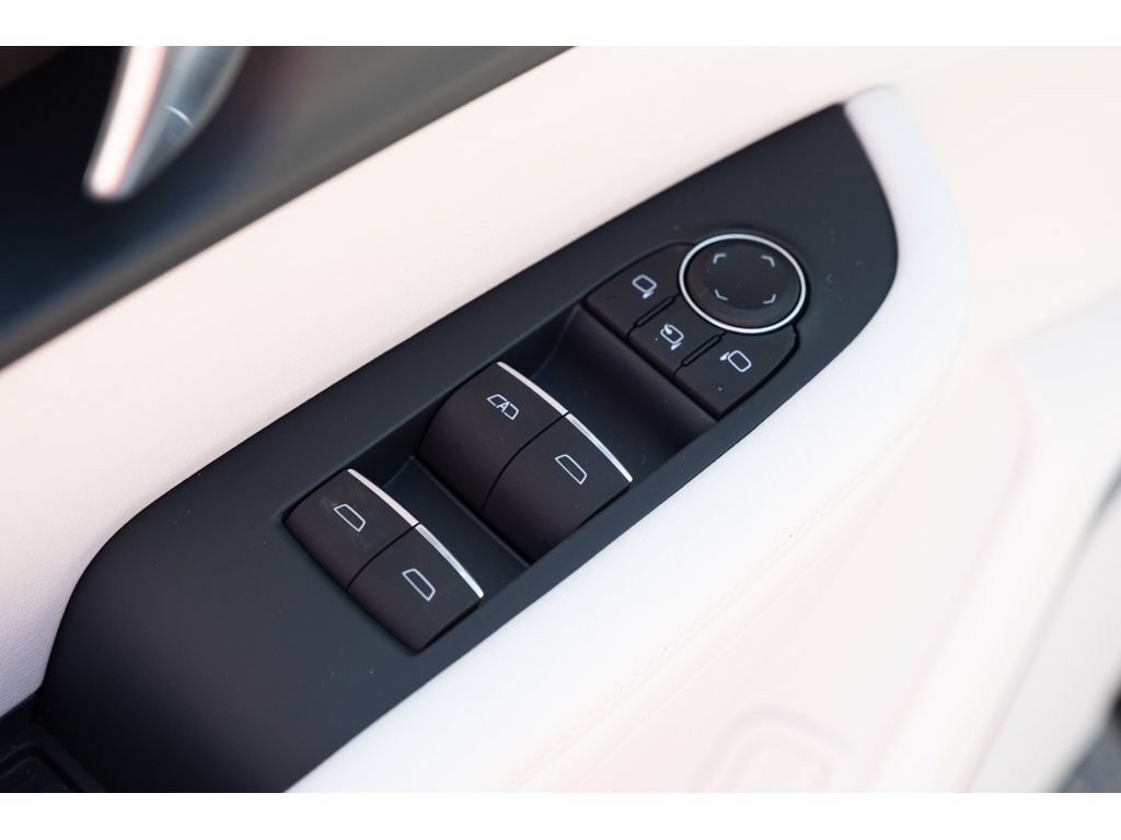 Used 2025 Buick Enclave Avenir w/ Super Cruise Package FWD image 14