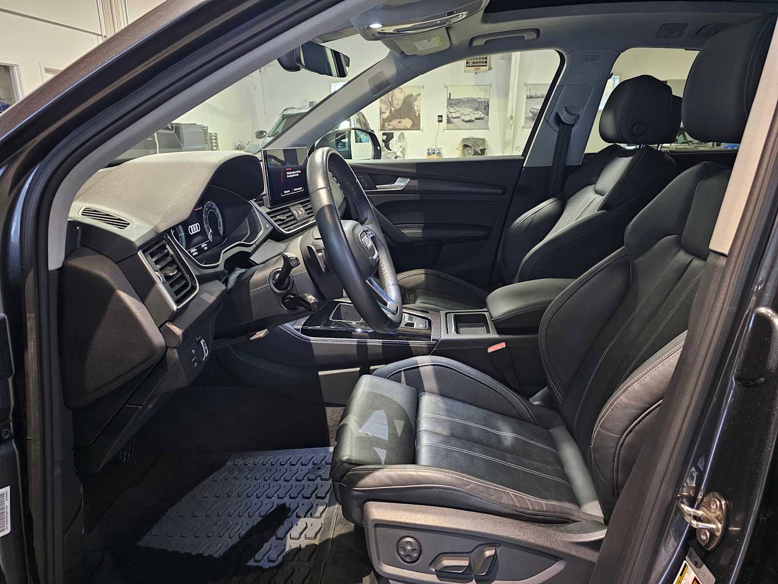 Used 2022 Audi Q5 e Premium Plus w/ Premium Plus Package image 23