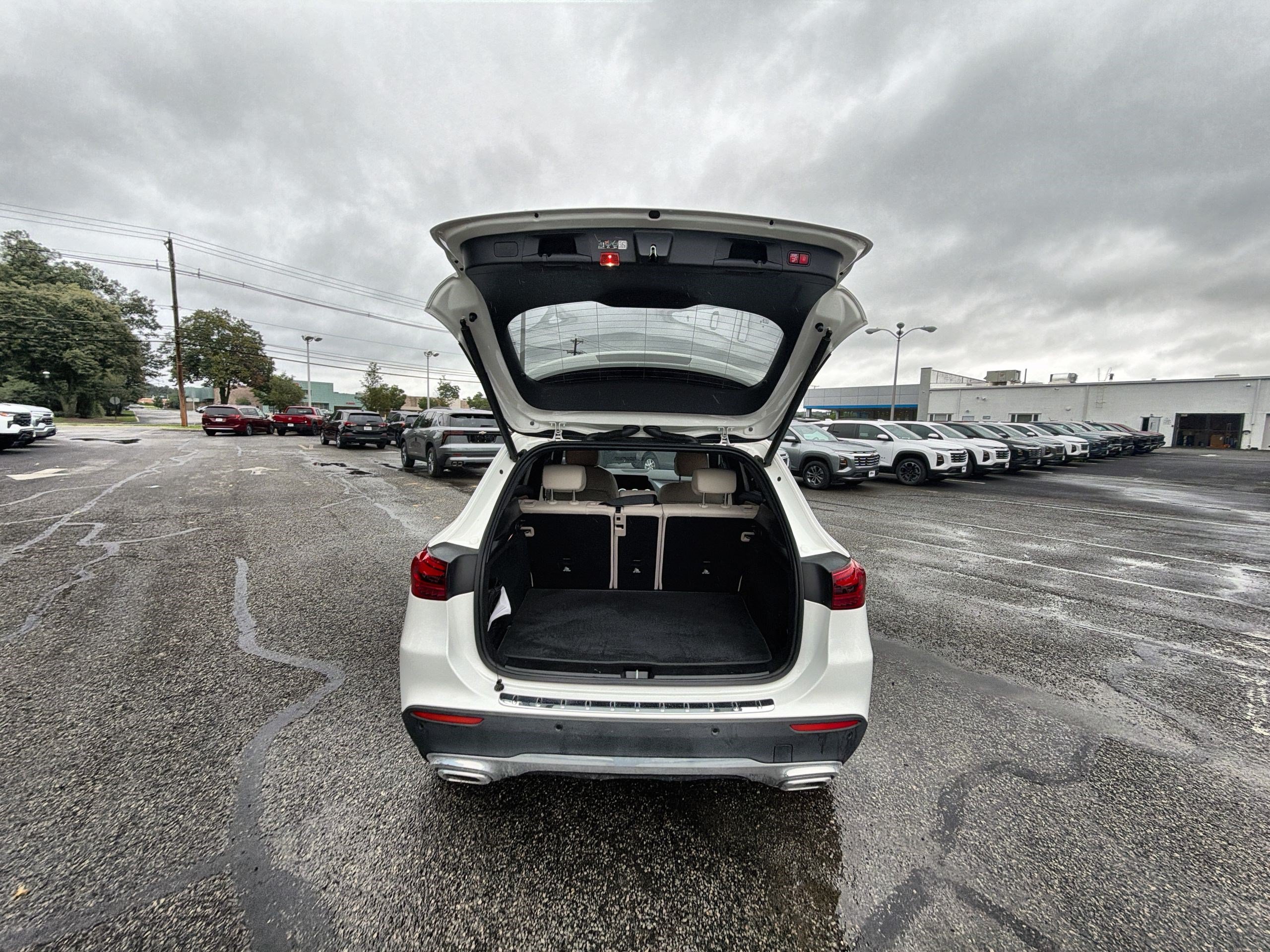 Used 2025 Mercedes-Benz GLA 250 4MATIC w/ Winter Package image 27