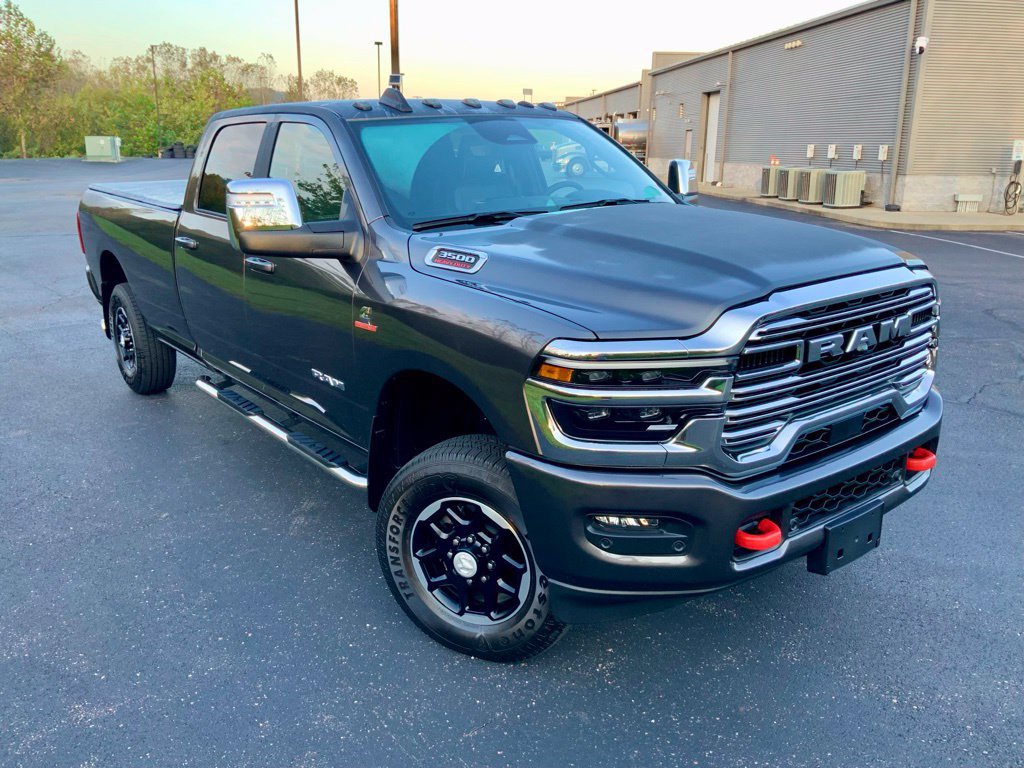 Used 2025 RAM 3500 Laramie AWD/4WD image 2