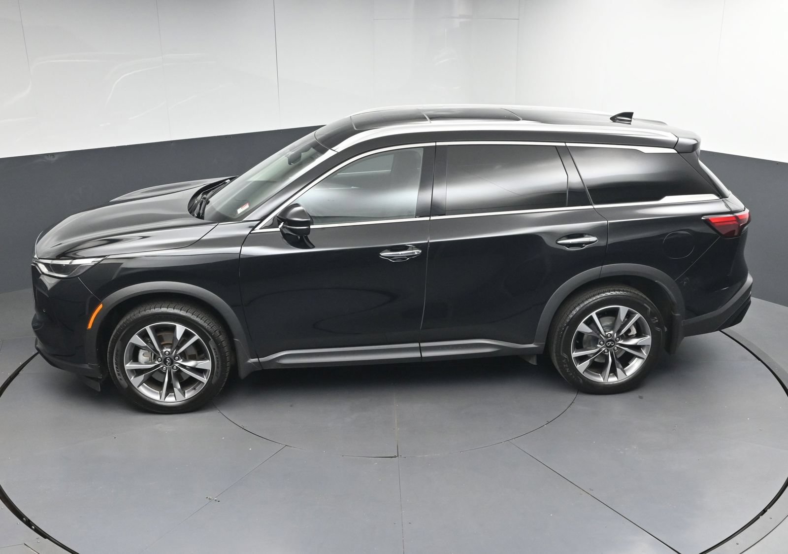 Used 2023 INFINITI QX60 Luxe w/ Cargo Package FWD image 39