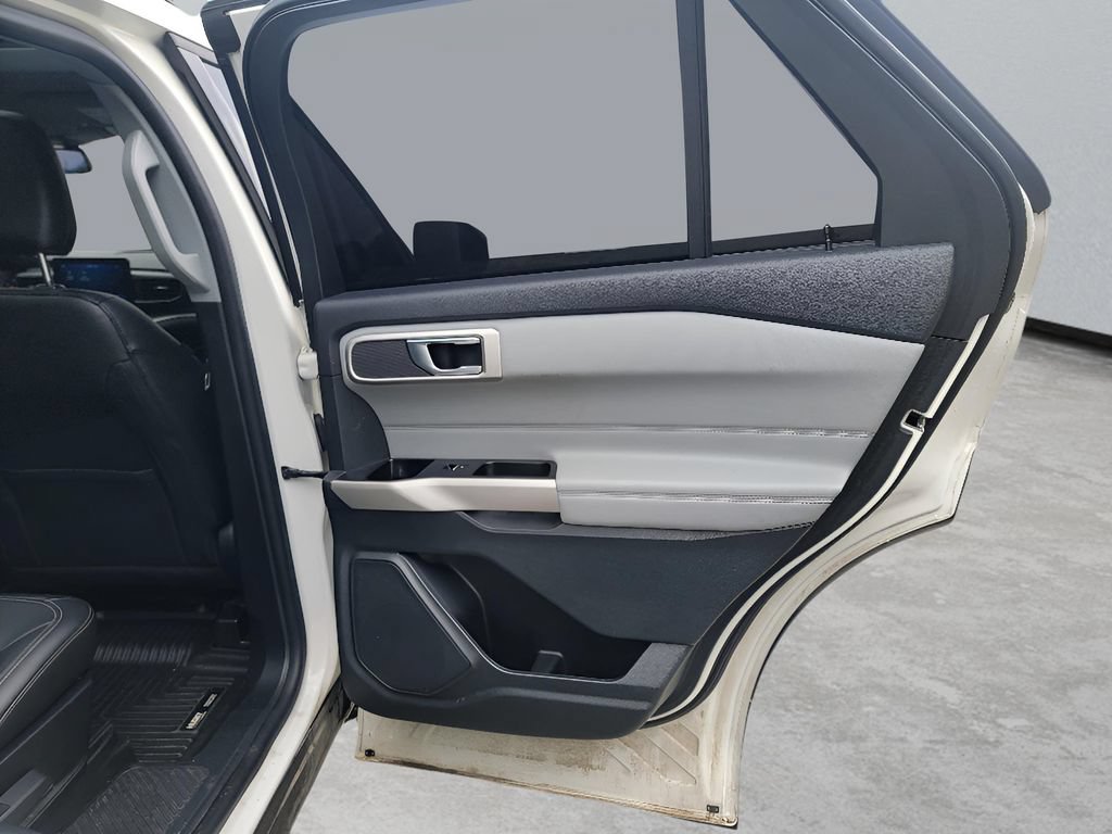 Used 2022 Ford Explorer XLT w/ Equipment Group 202A AWD/4WD image 31