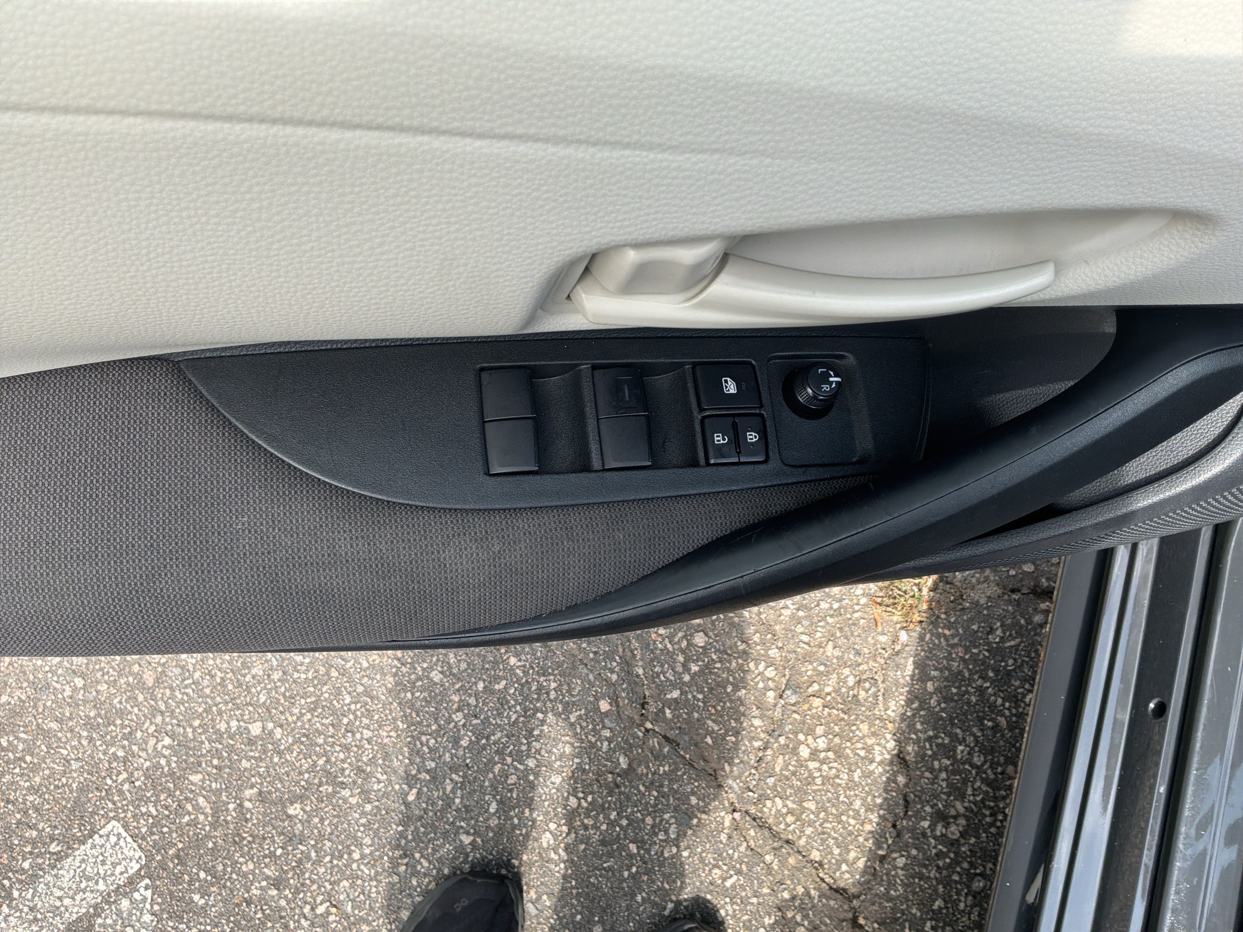Used 2026 Toyota Corolla LE FWD image 15