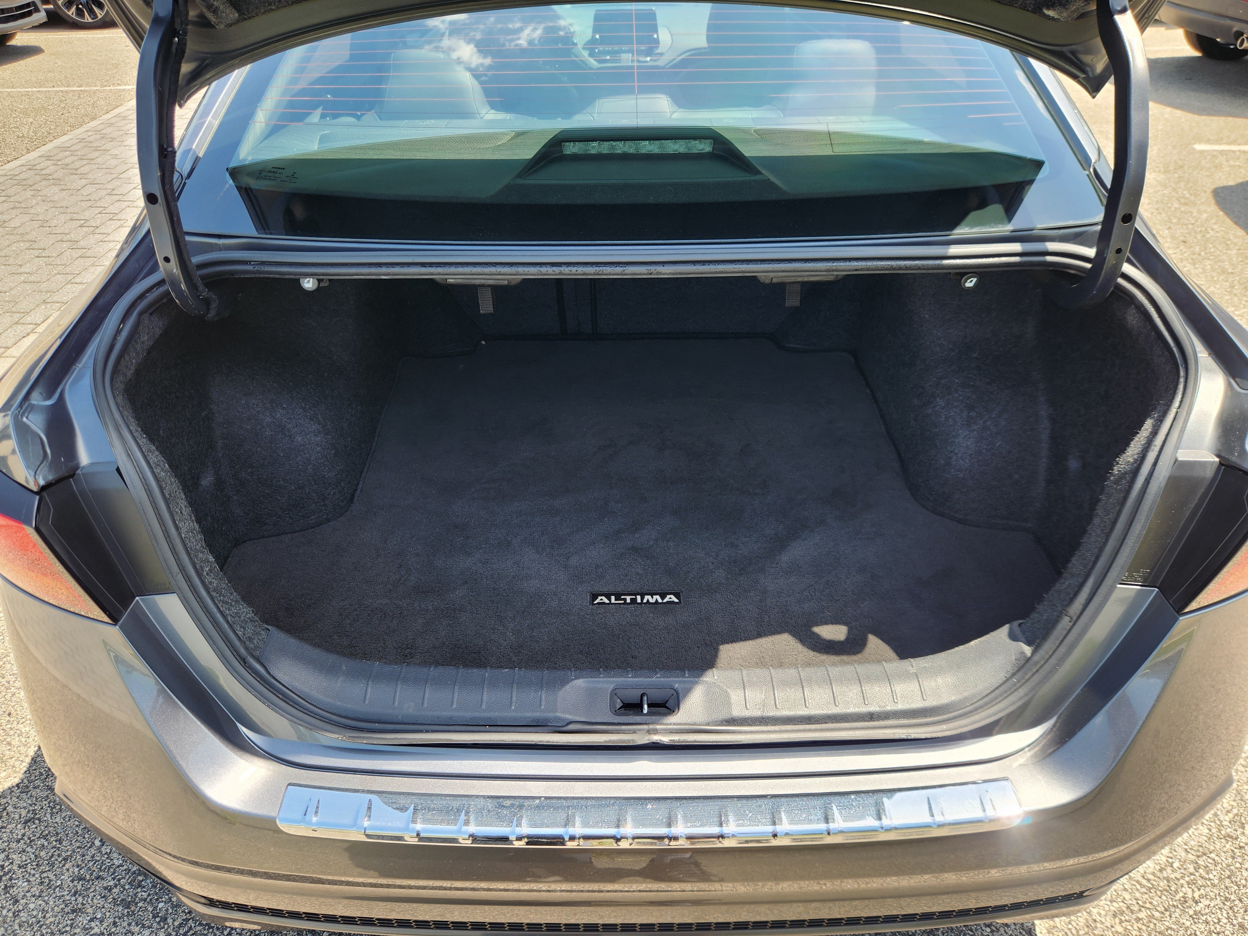 Used 2019 Nissan Altima 2.5 SR w/ SR Premium Package FWD image 19