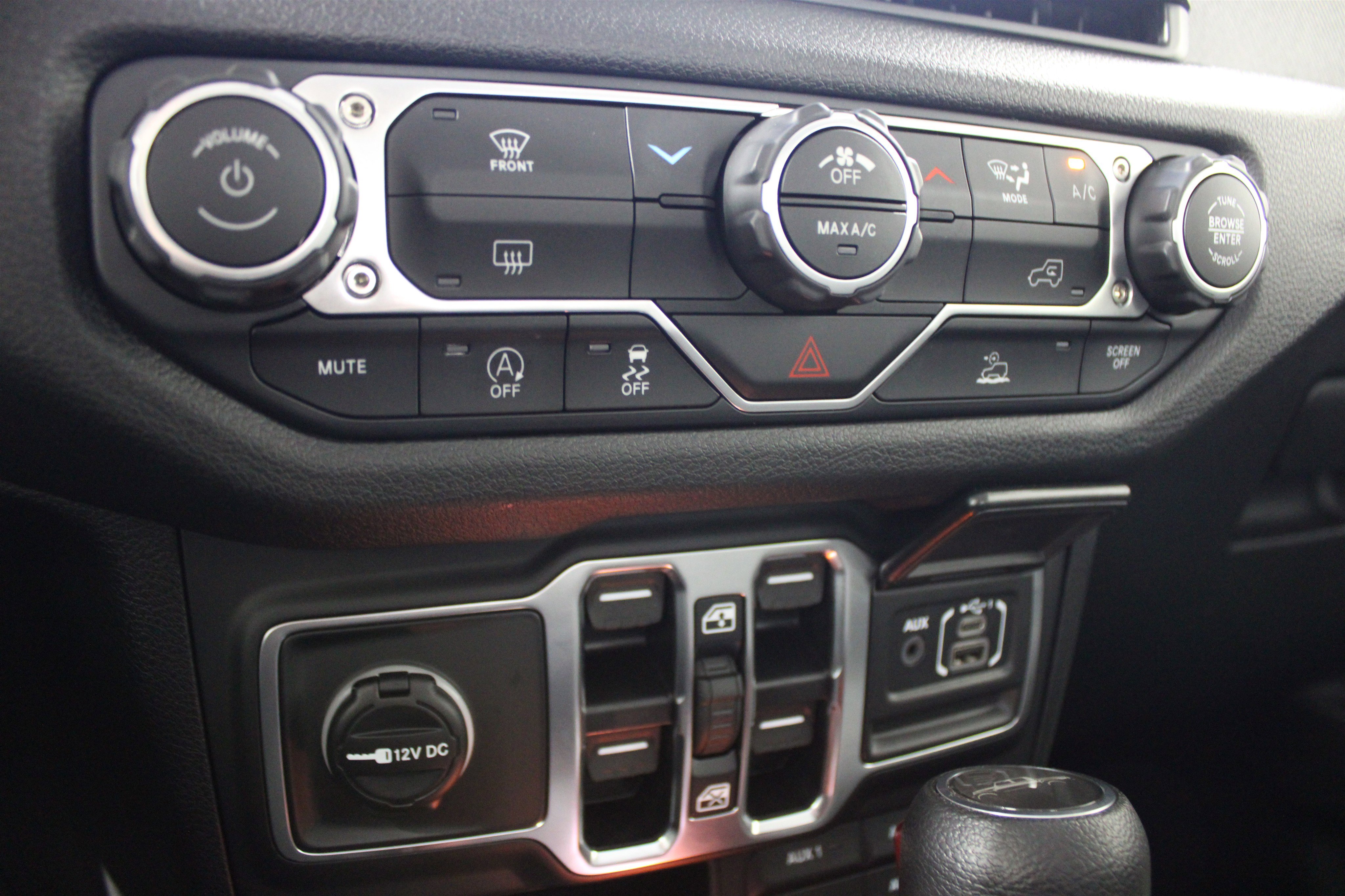 Used 2025 Jeep Gladiator Sport AWD/4WD image 16