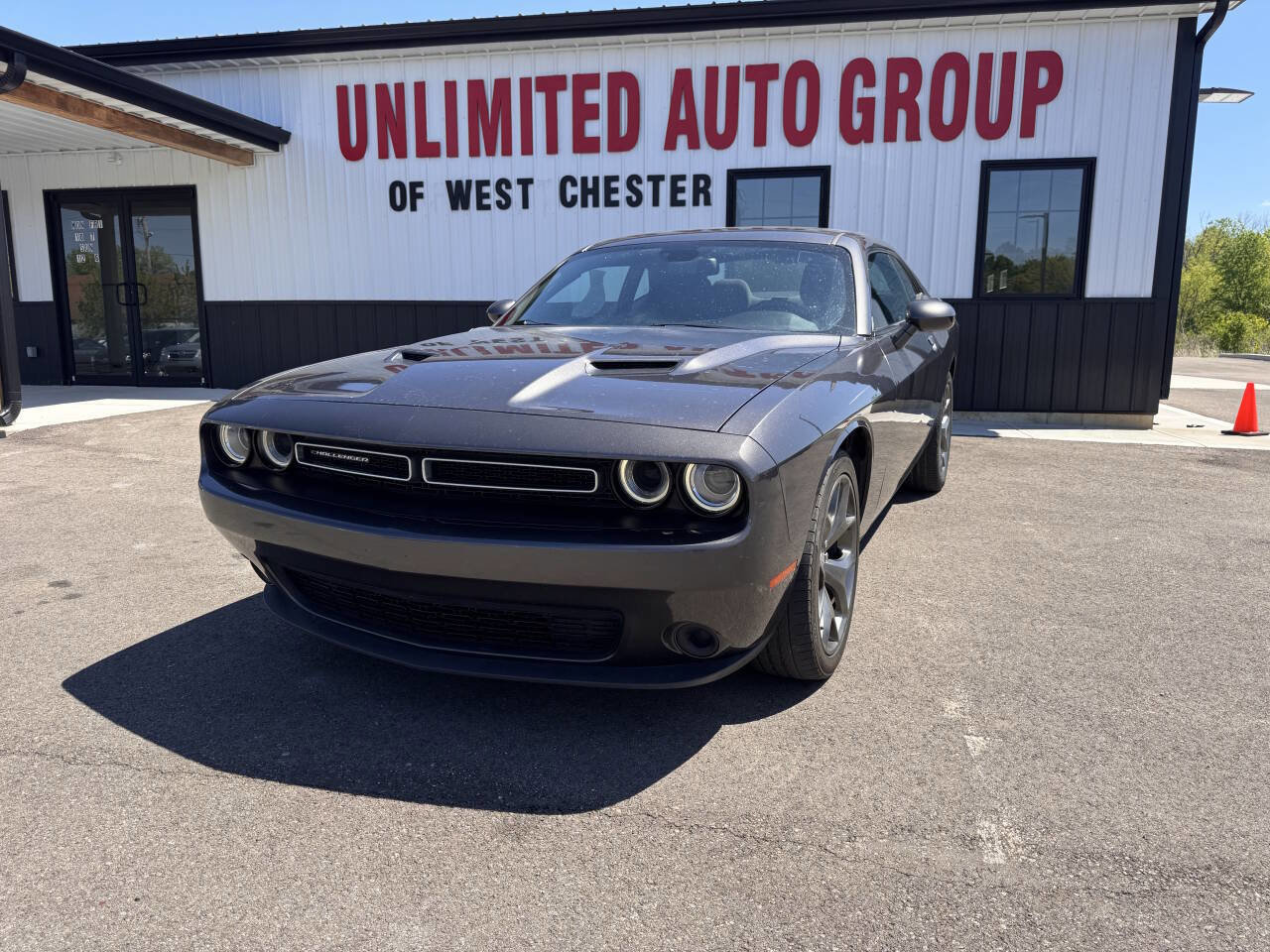 Used 2016 Dodge Challenger SXT image 1