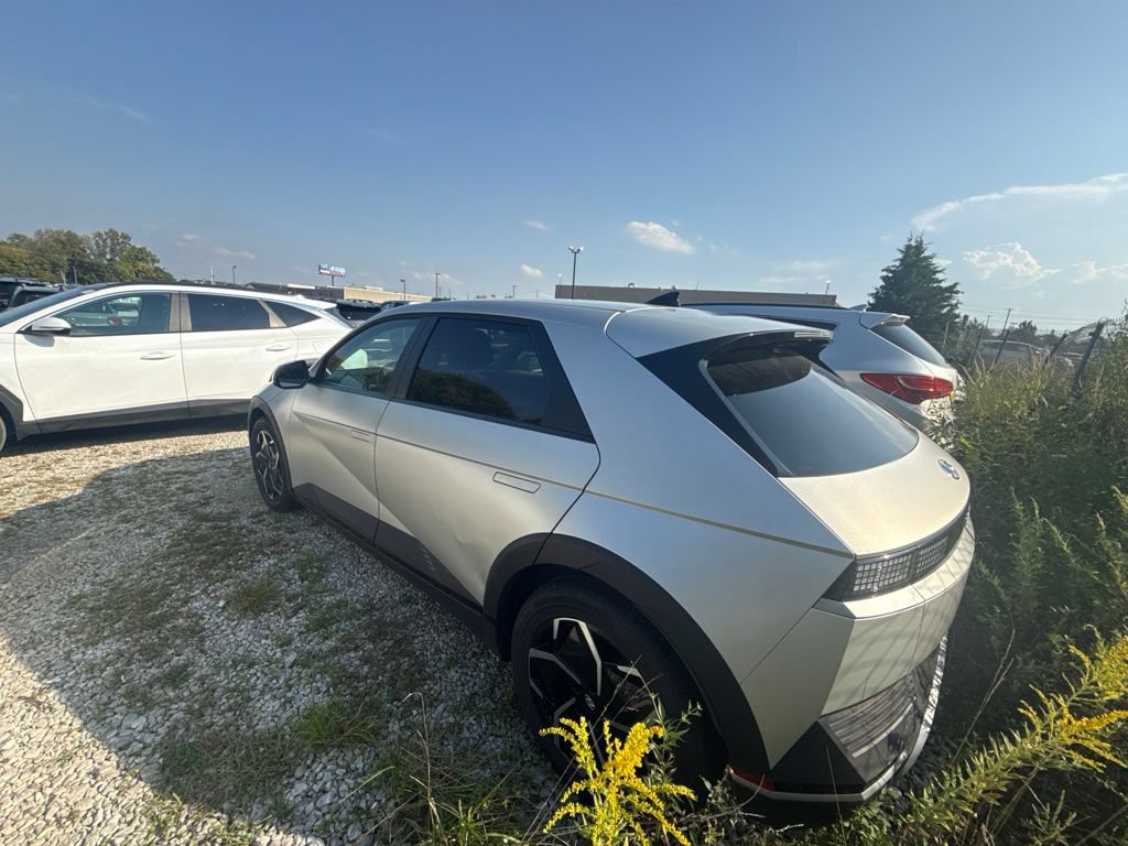 Used 2024 Hyundai Ioniq 5 SEL AWD/4WD image 2
