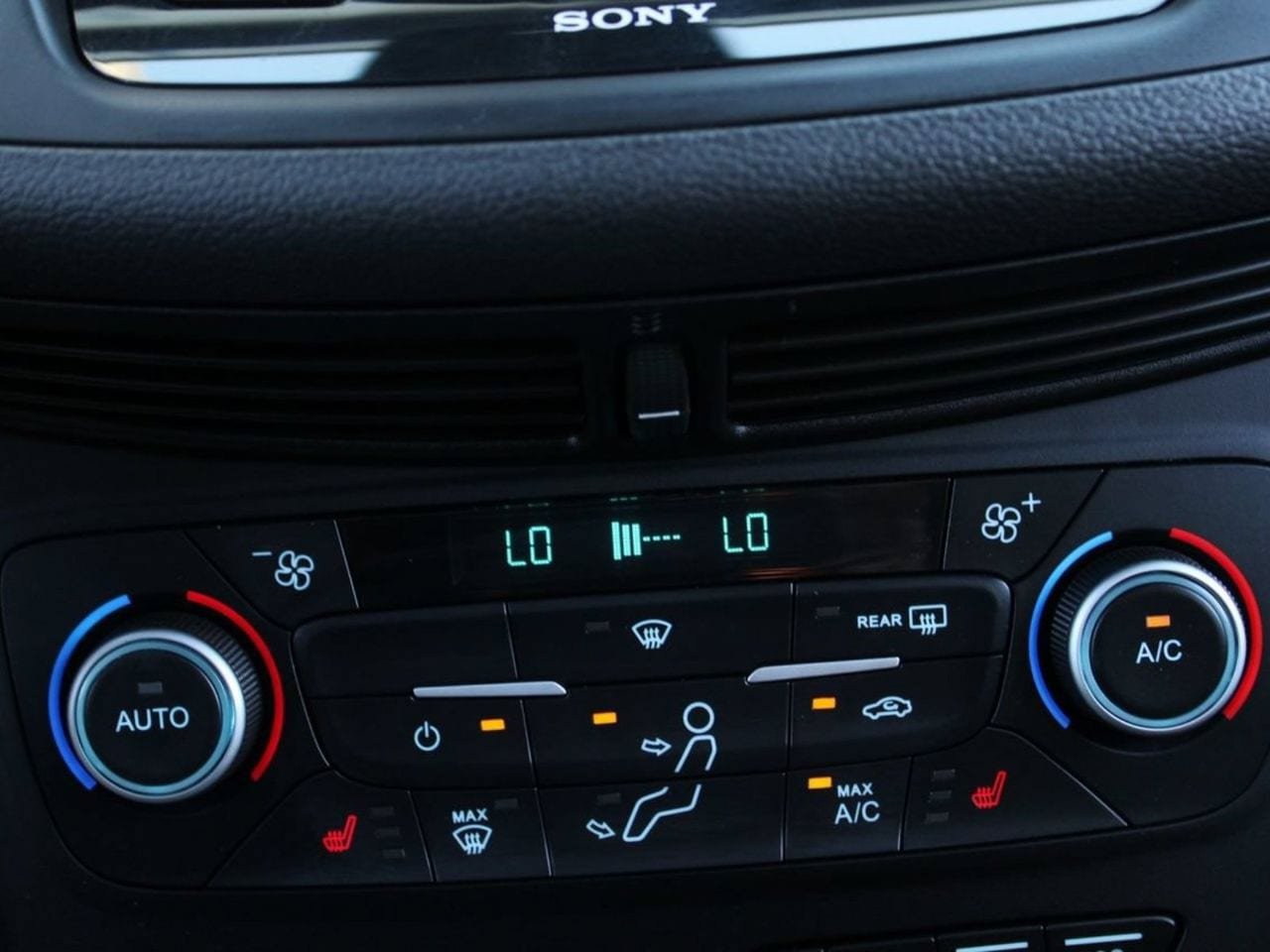 Used 2019 Ford Escape Titanium FWD image 34