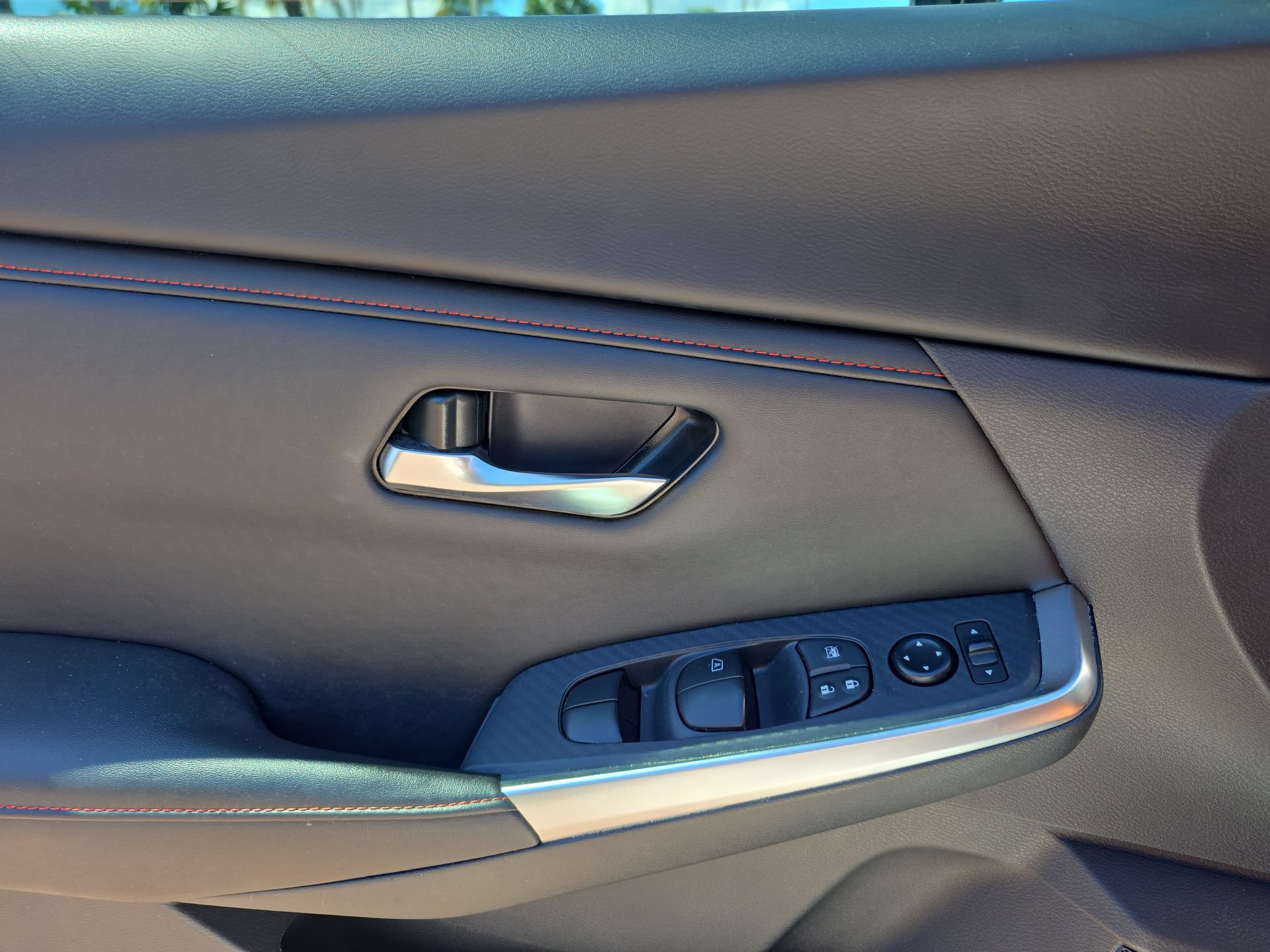 Used 2025 Nissan Sentra SR FWD image 29