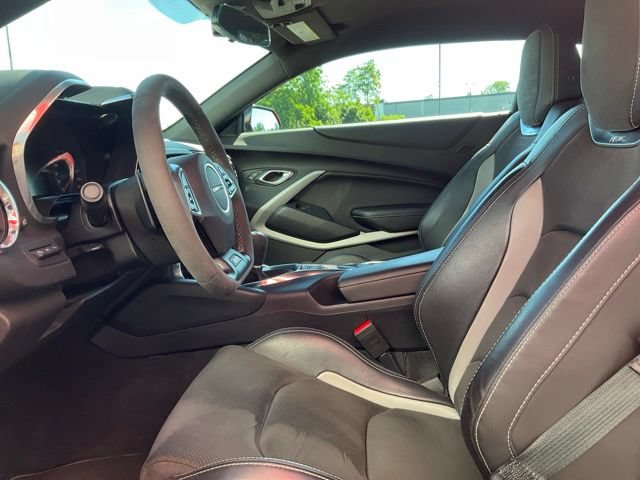 Used 2018 Chevrolet Camaro SS RWD image 2