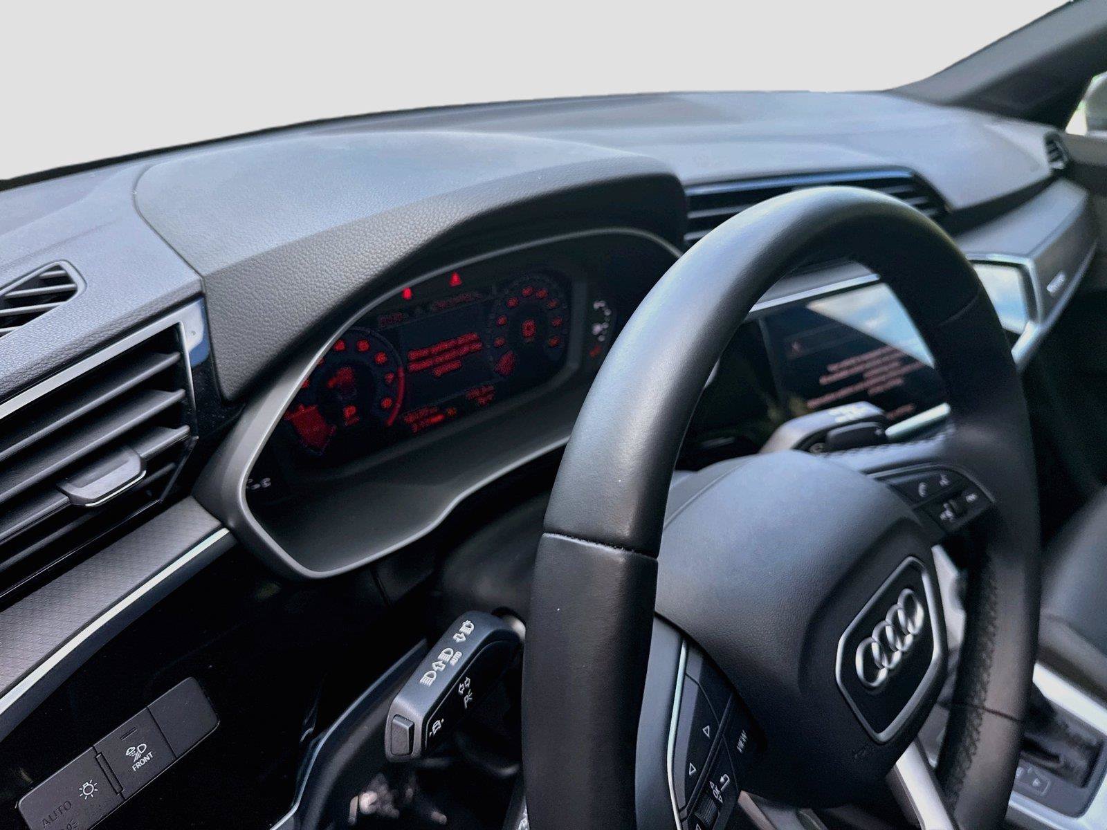 Certified 2024 Audi Q3 2.0T Premium Plus w/ Premium Plus Package AWD/4WD image 9
