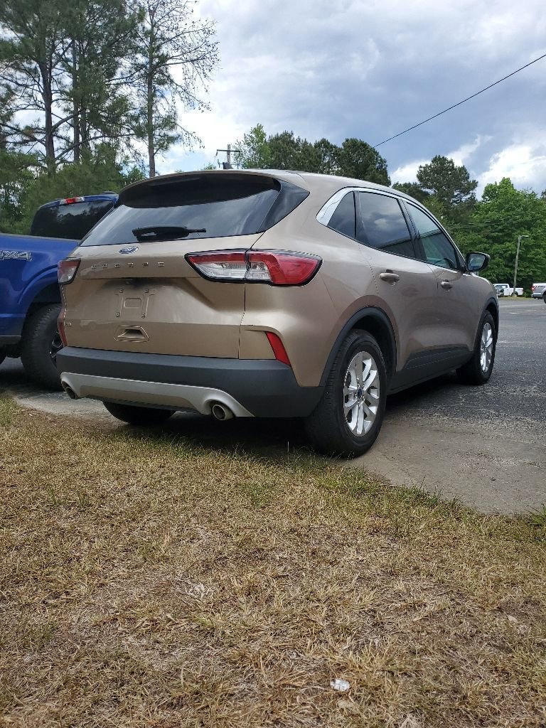 Used 2021 Ford Escape SE w/ Convenience Package FWD image 2