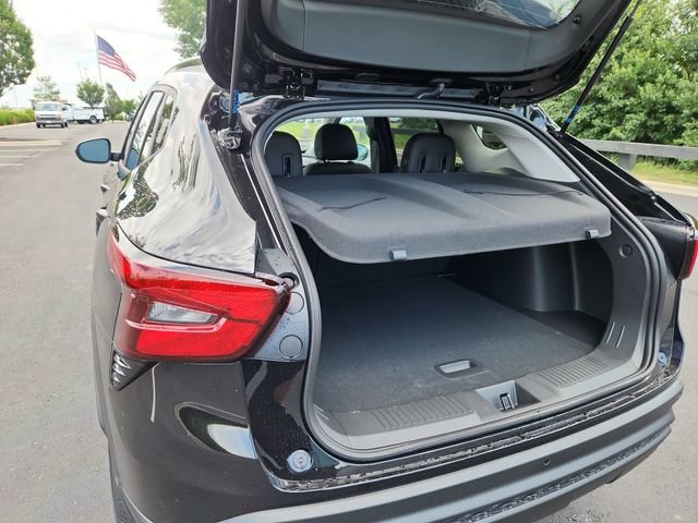 New 2026 Chevrolet Trax LT w/ Driver Confidence Package FWD image 18