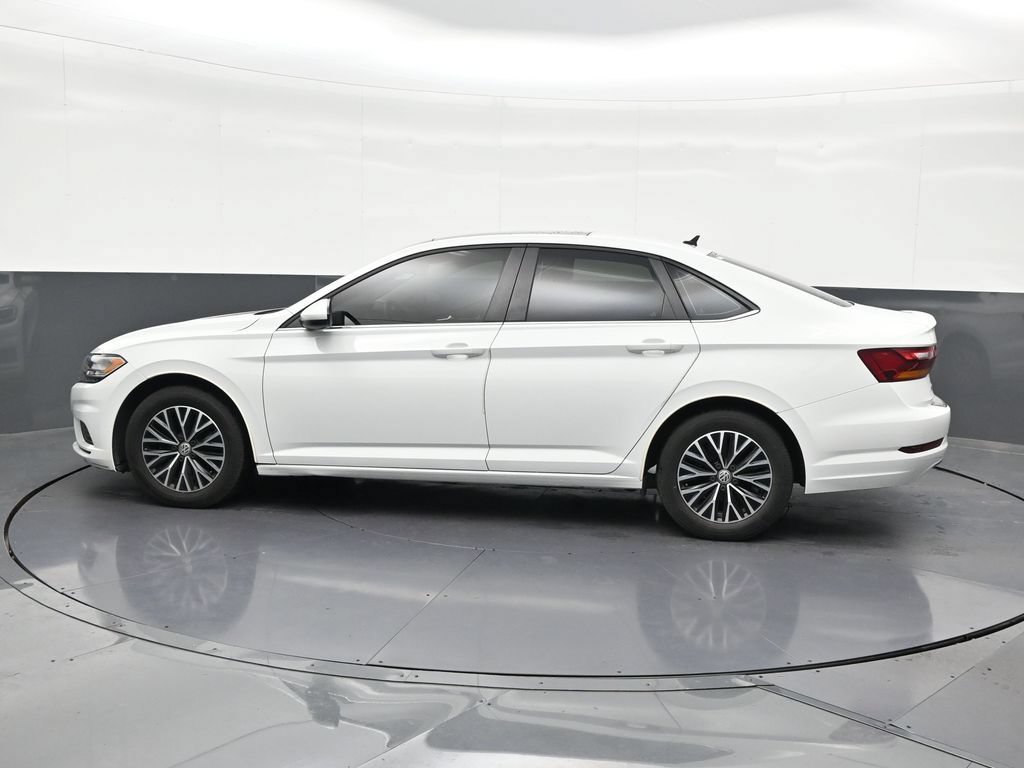 Used 2019 Volkswagen Jetta SE FWD image 2