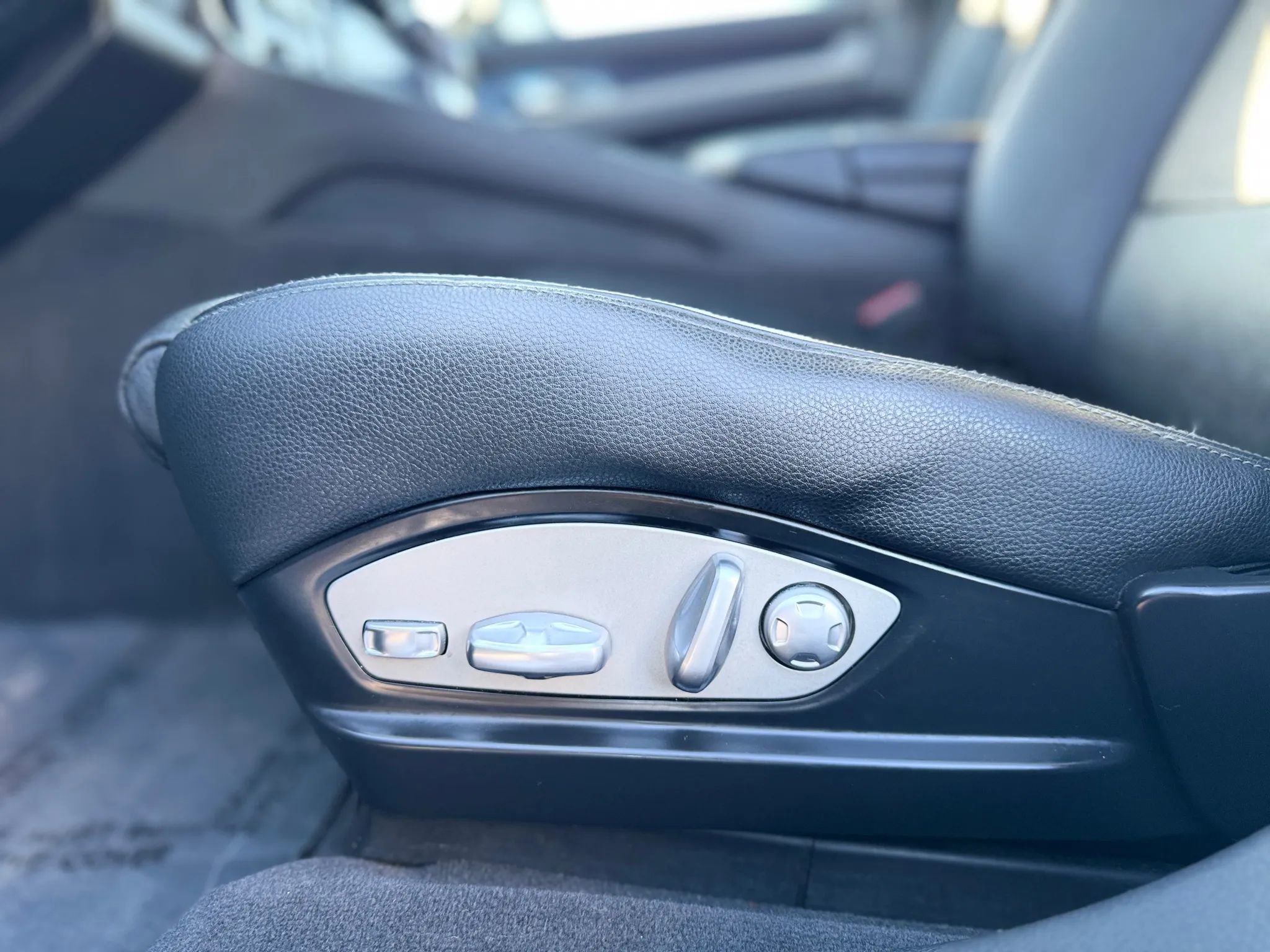 Used 2014 Porsche Panamera S image 24