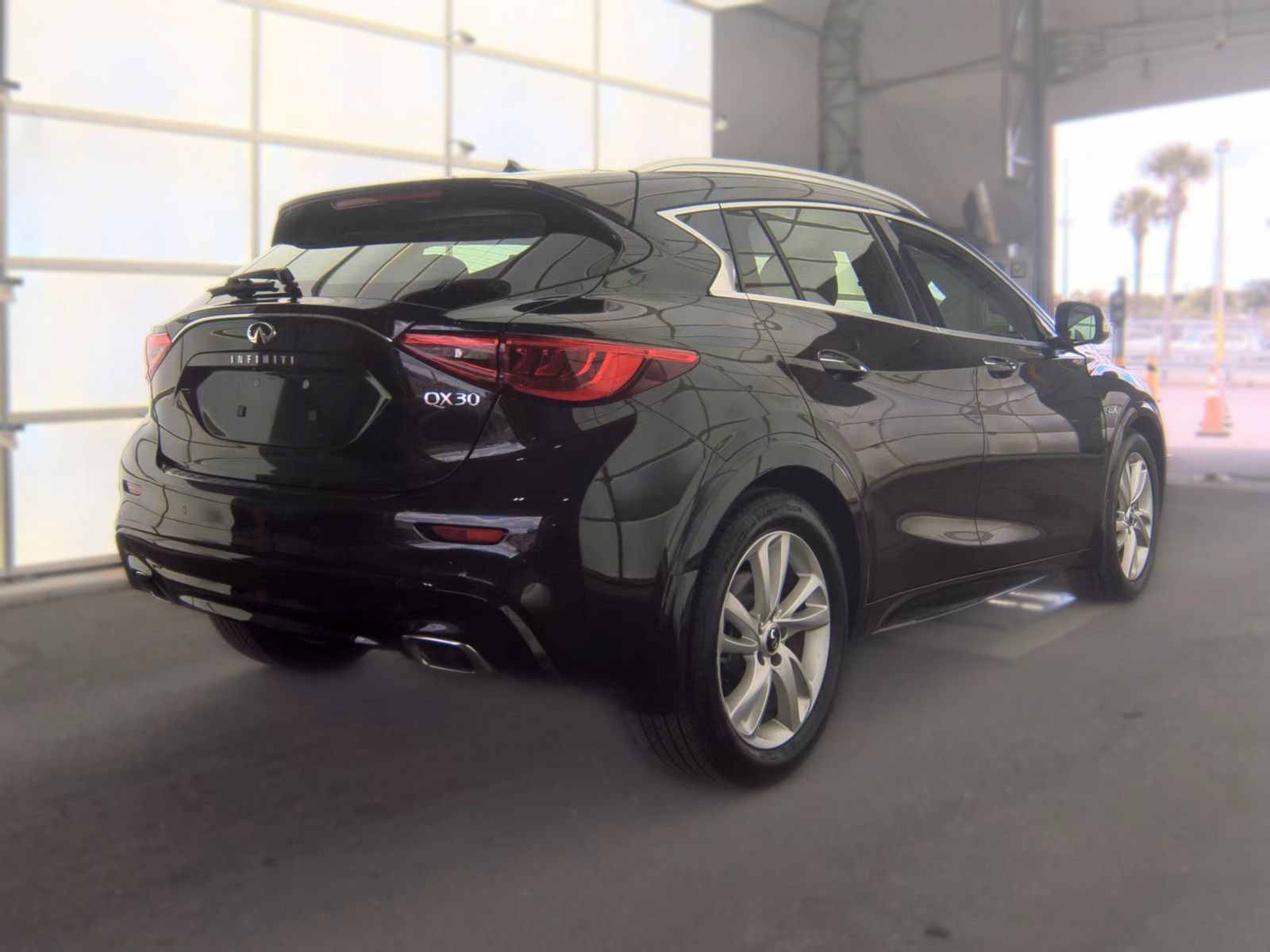 Used 2019 INFINITI QX30 w/ Cargo Package FWD image 3