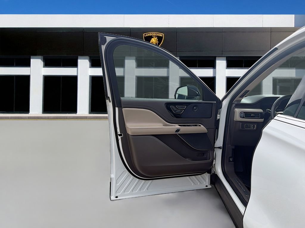 Used 2020 Lincoln Aviator Reserve w/ Elements Package Plus image 27