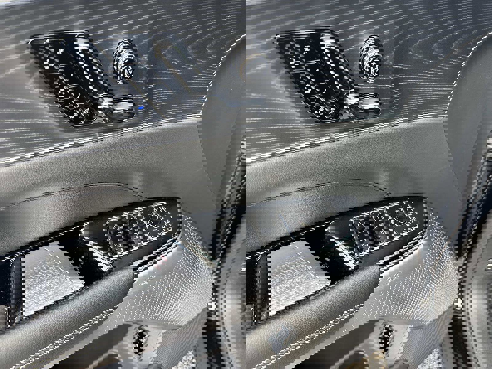 New 2025 Cadillac Lyriq Luxury image 20