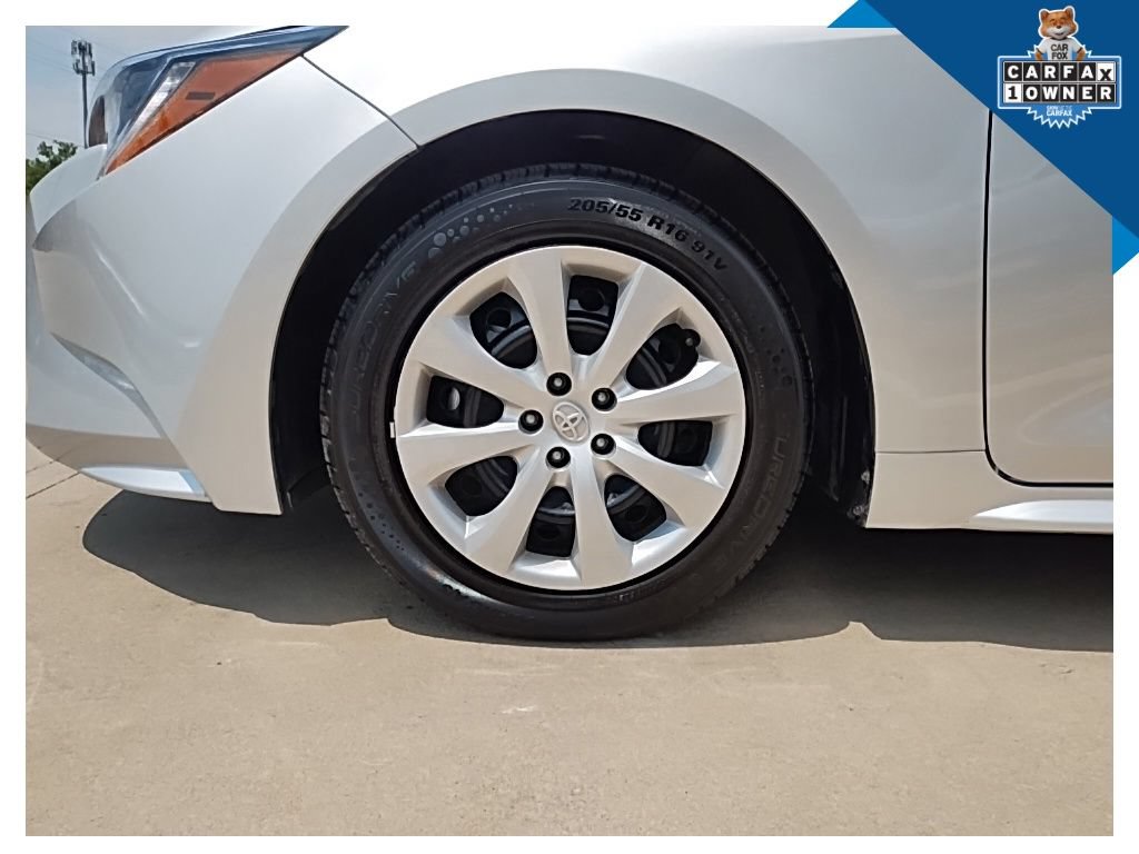 Used 2025 Toyota Corolla LE FWD image 11