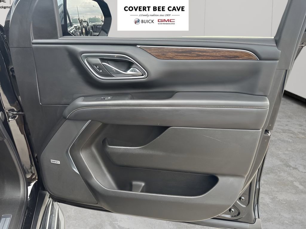 Used 2023 Chevrolet Suburban Premier image 14