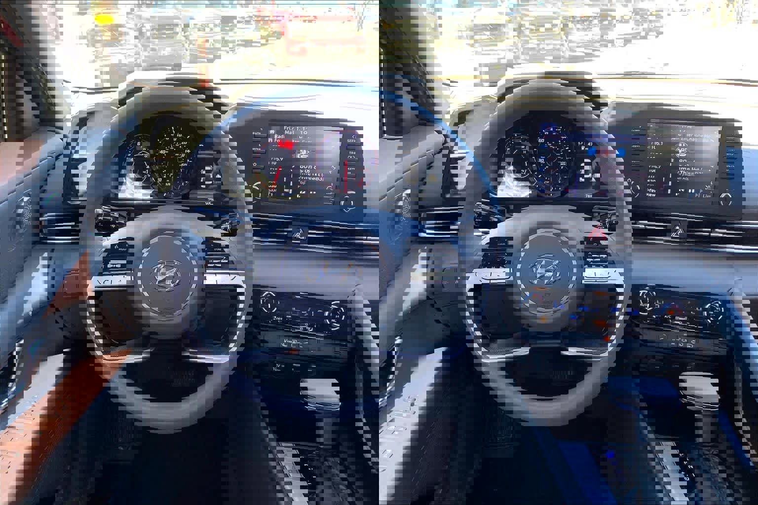 Used 2023 Hyundai Elantra SEL w/ Preferred Accessory Package FWD image 6