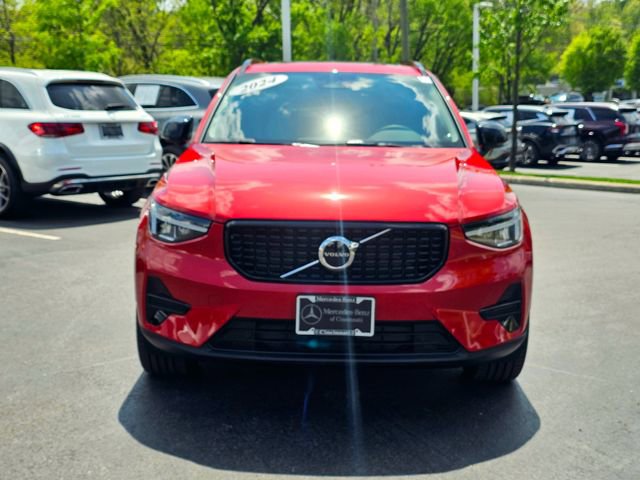 Used 2024 Volvo XC40 B5 Core AWD/4WD image 4