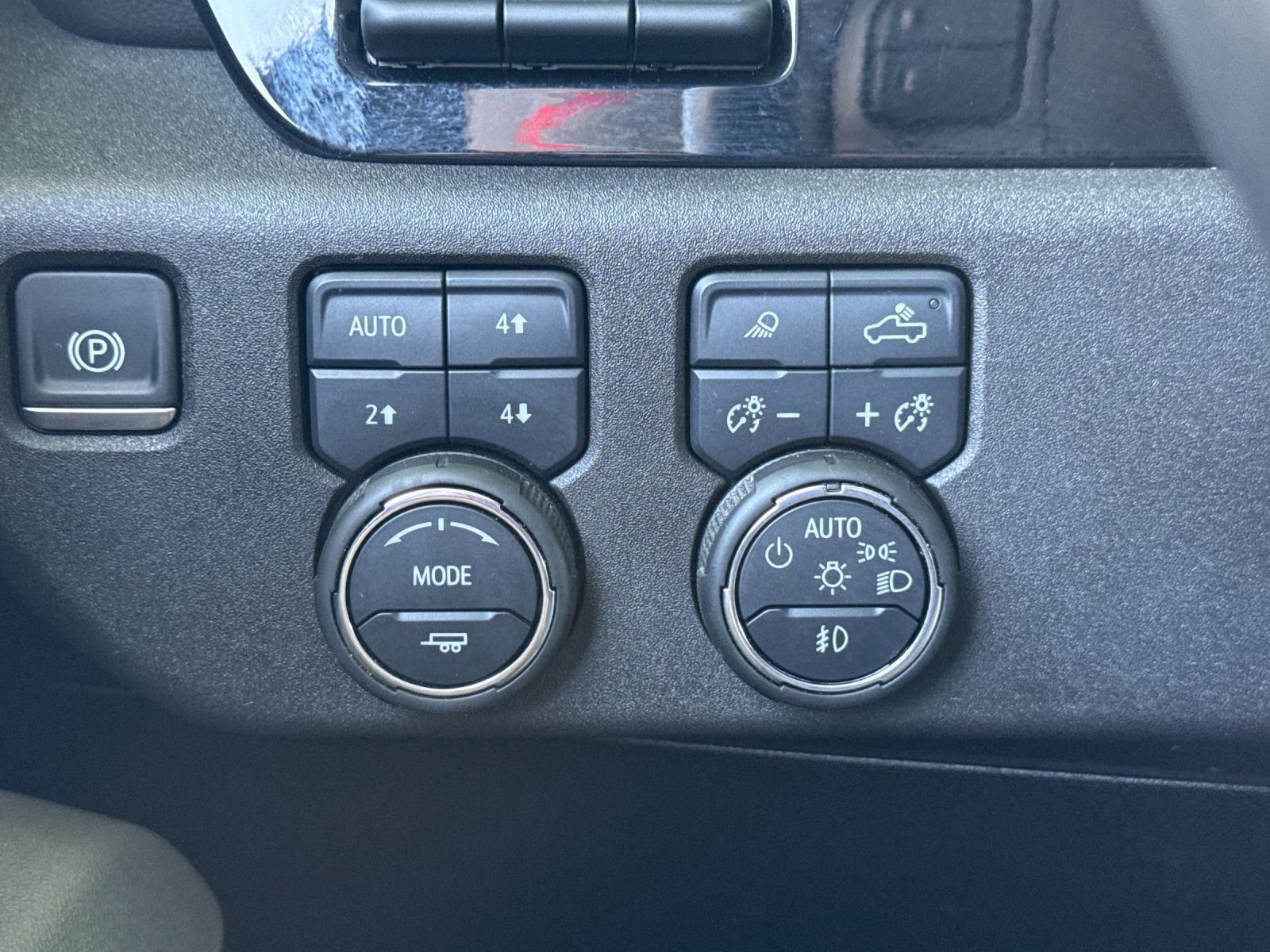 Used 2025 Chevrolet Silverado 2500 ZR2 w/ Technology Package AWD/4WD image 30