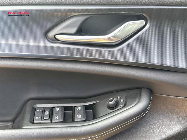 Used 2025 Jeep Grand Cherokee Altitude AWD/4WD image 19