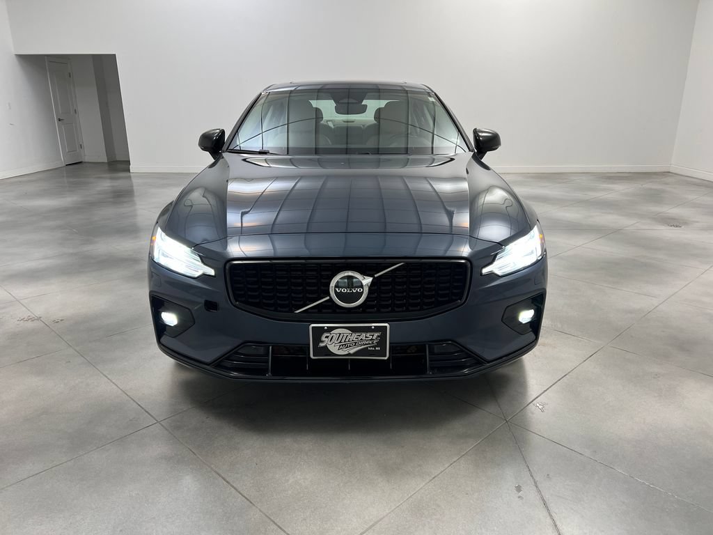 Used 2024 Volvo S60 B5 Core FWD image 3