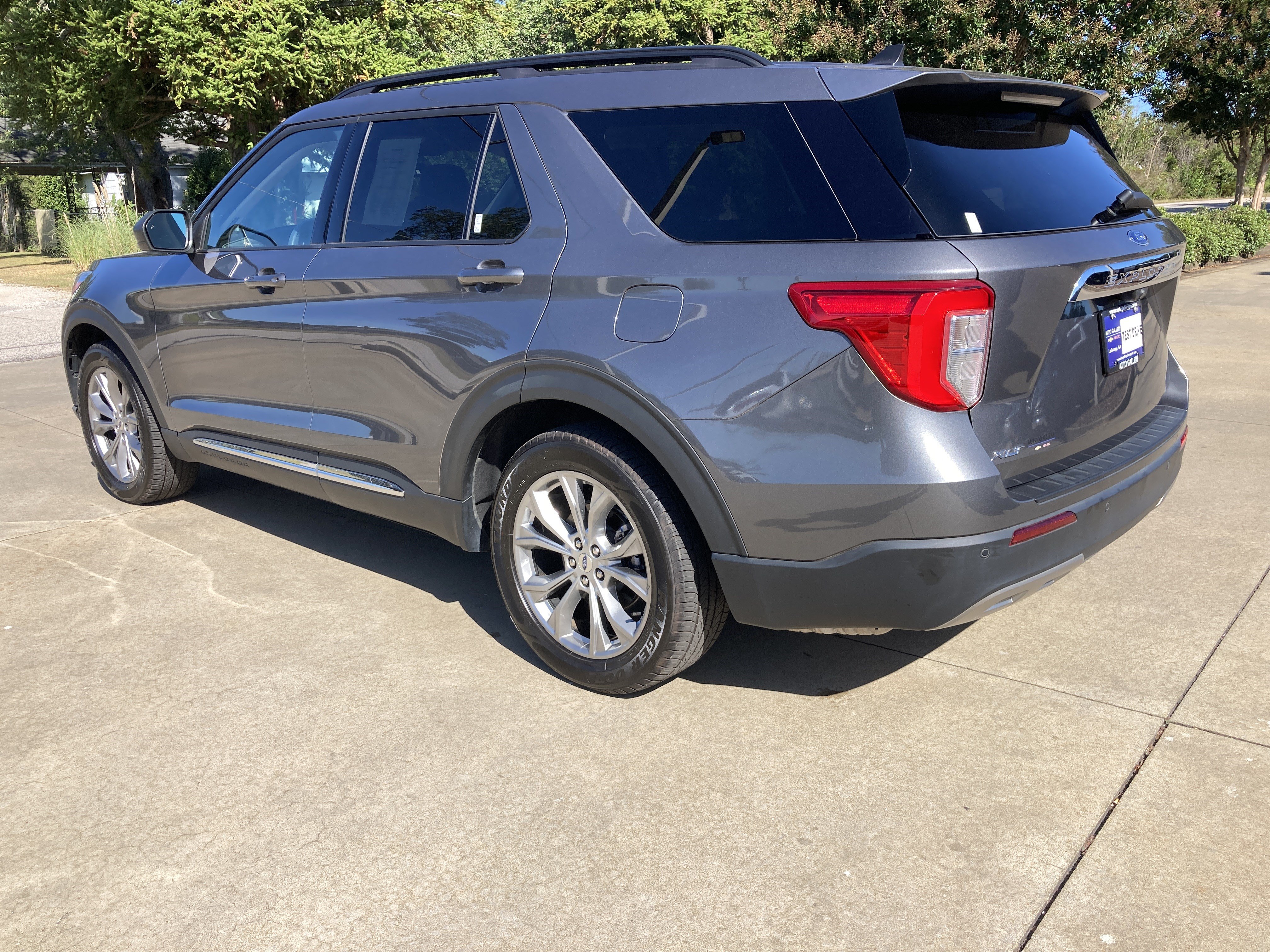 Used 2022 Ford Explorer XLT w/ Equipment Group 202A RWD image 8