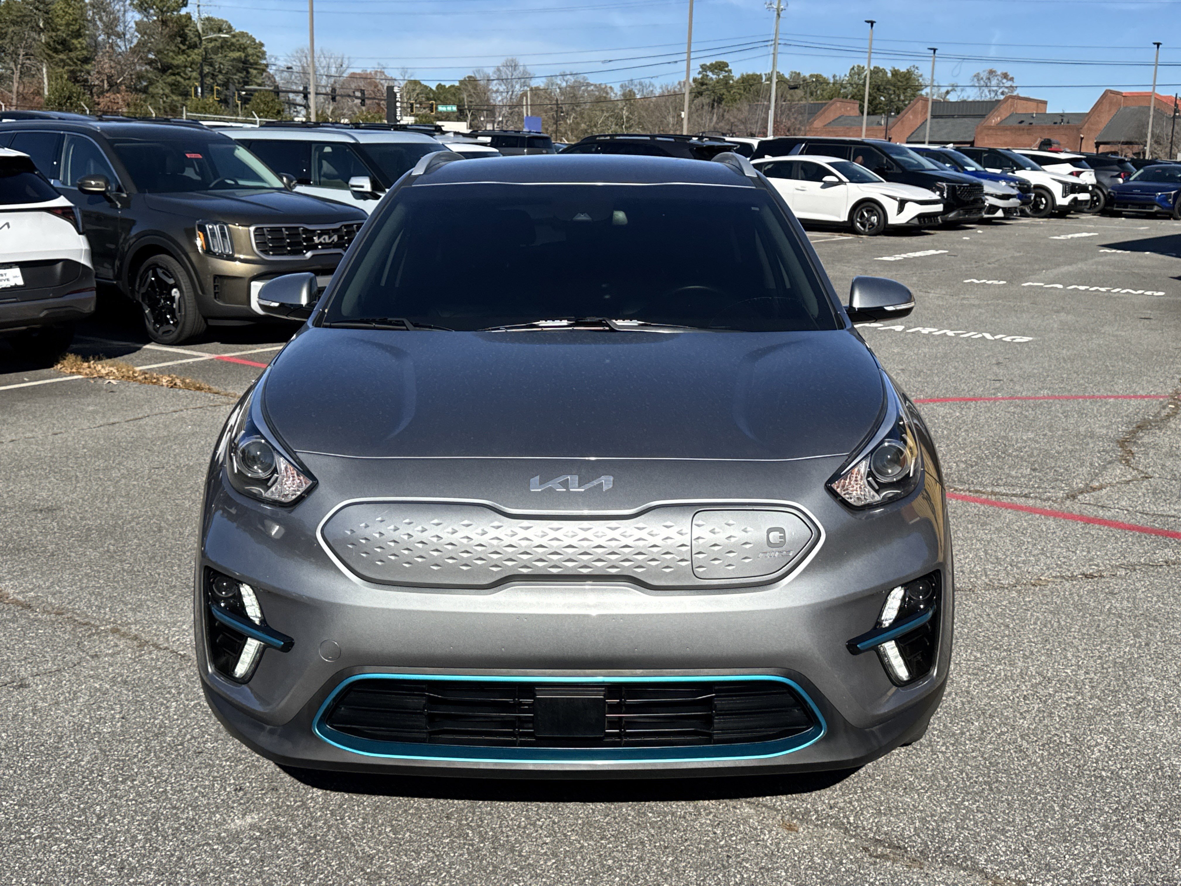 Used 2022 Kia Niro EX image 2