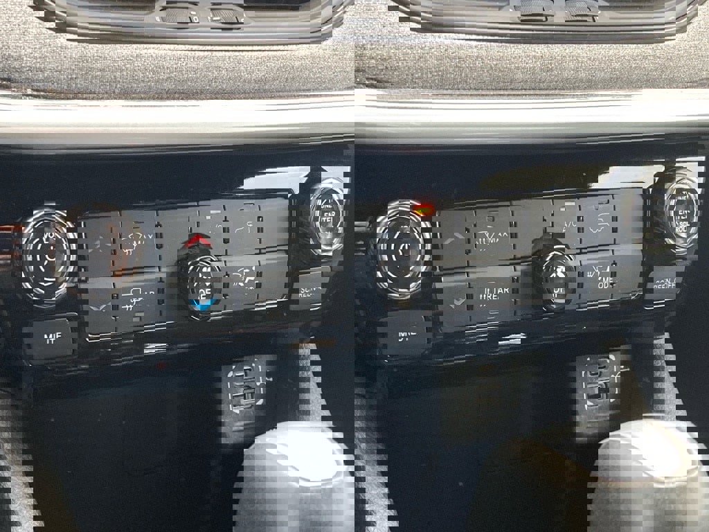 Used 2024 Jeep Compass Latitude image 21