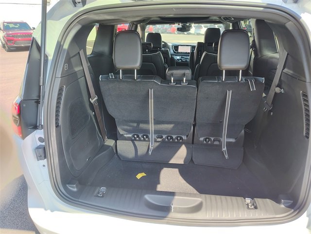 New 2026 Chrysler Pacifica Limited w/ Uconnect Theater Family Group image 33