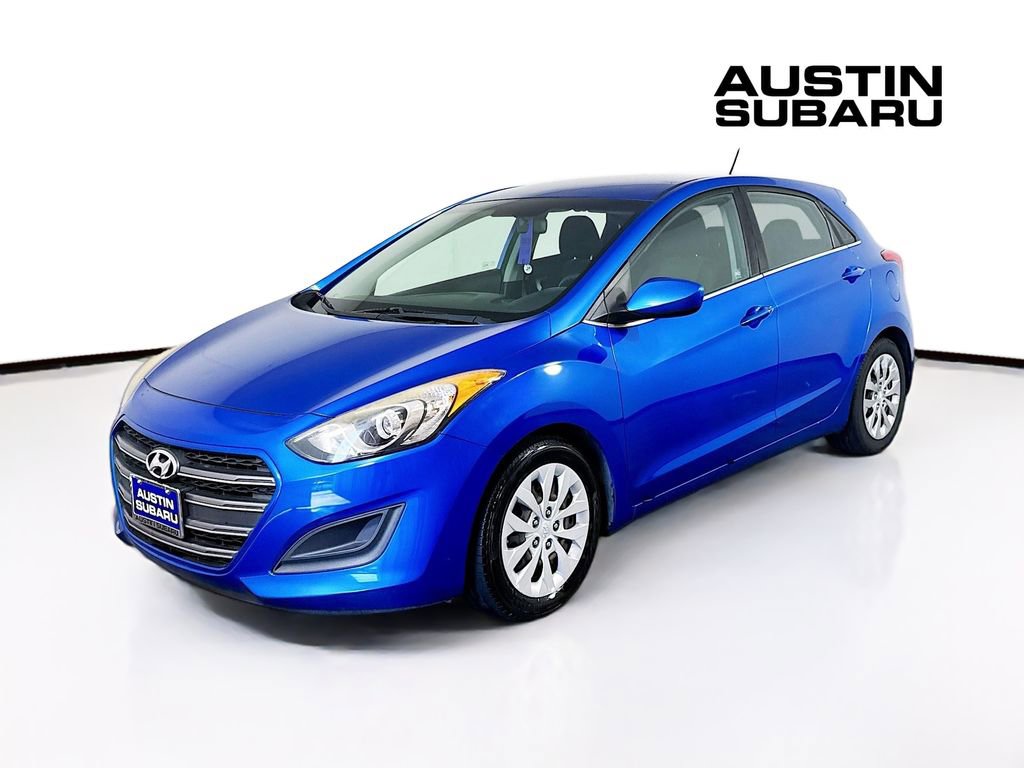 Used 2017 Hyundai Elantra GT image 3
