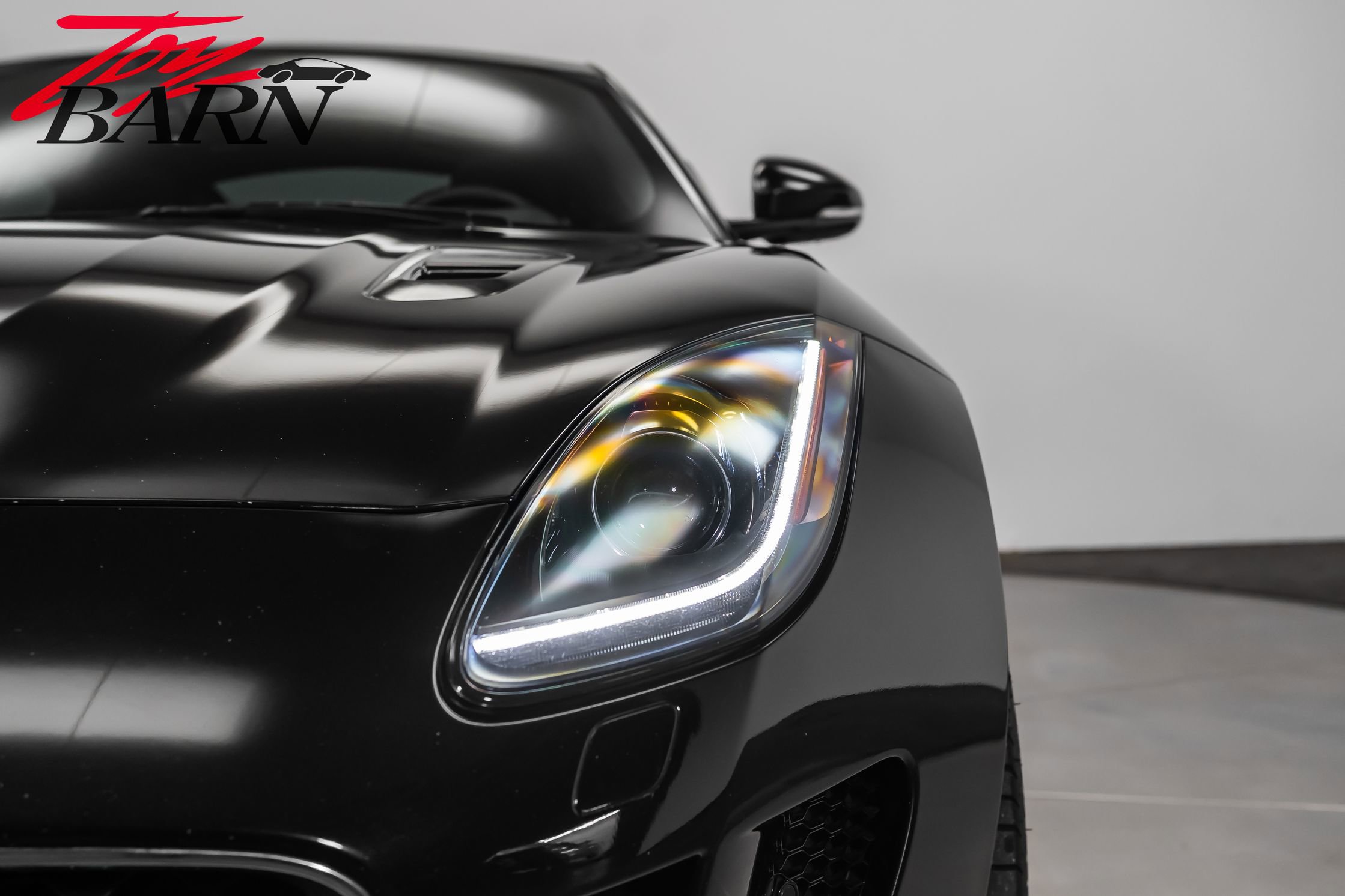 Used 2016 Jaguar F-TYPE R image 11