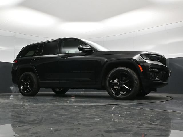 Used 2023 Jeep Grand Cherokee Limited w/ Black Appearance Package AWD/4WD image 60