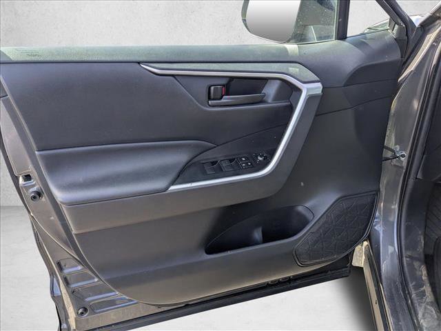 Used 2022 Toyota RAV4 LE FWD image 11