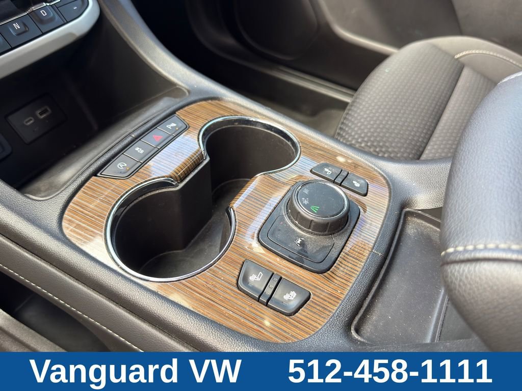 Used 2023 GMC Acadia SLE w/ Driver Convenience Package FWD image 15