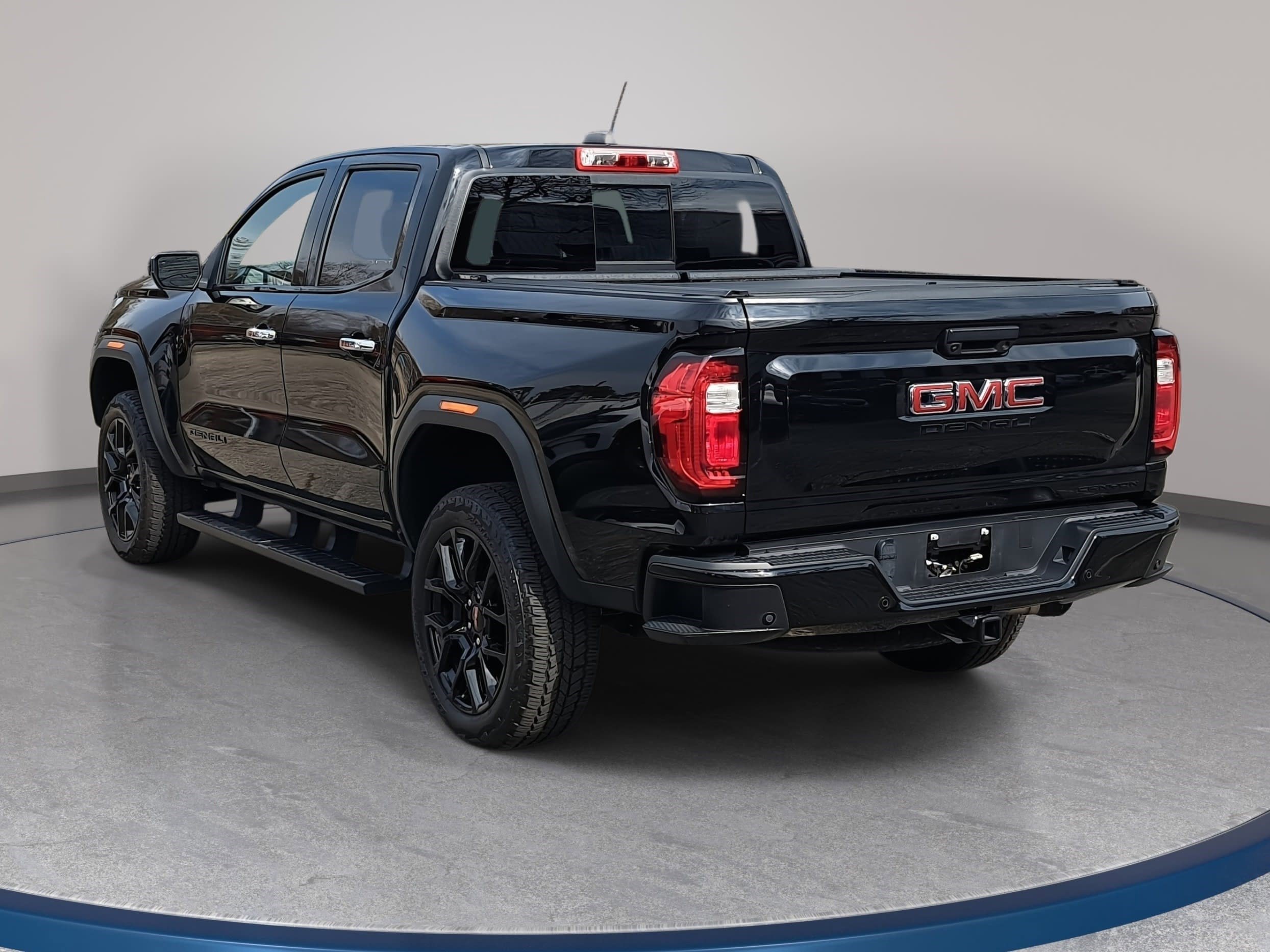 Used 2025 GMC Canyon Denali w/ LPO, Denali Black Edition image 7