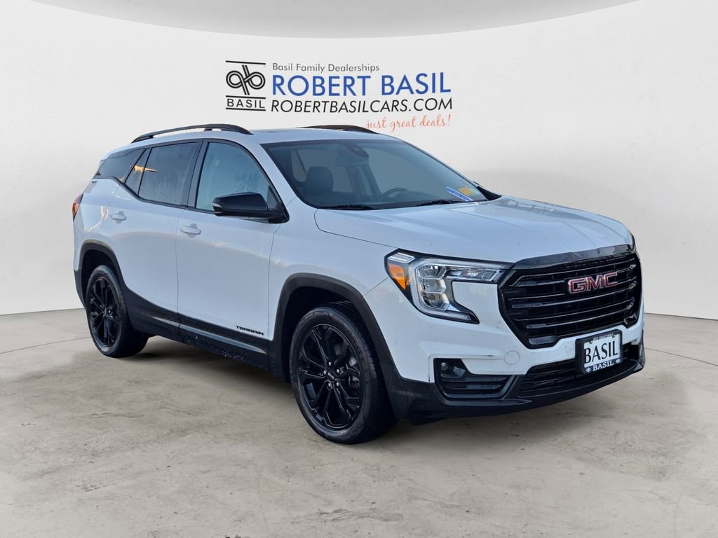 Used 2022 GMC Terrain SLT w/ Elevation Edition image 7