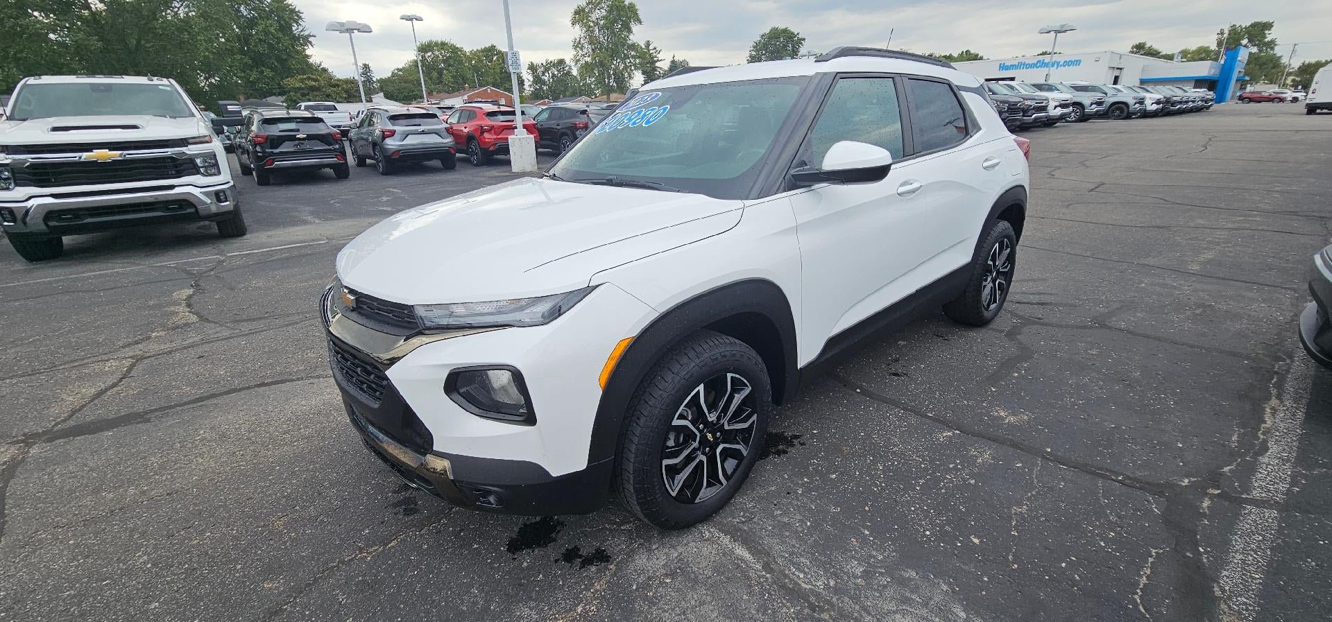 Used 2023 Chevrolet TrailBlazer ACTIV w/ Convenience Package AWD/4WD image 3