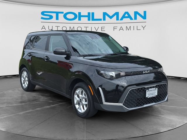 Used 2023 Kia Soul LX w/ LX Technology Package FWD image 3