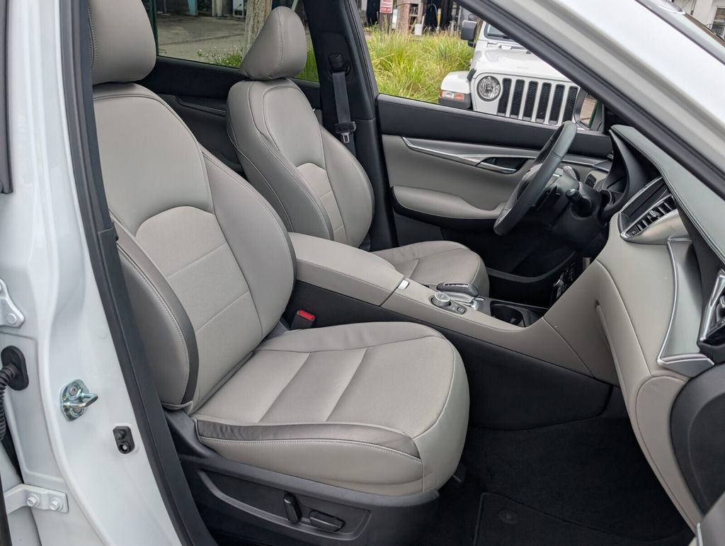 Used 2023 INFINITI QX50 Luxe image 17
