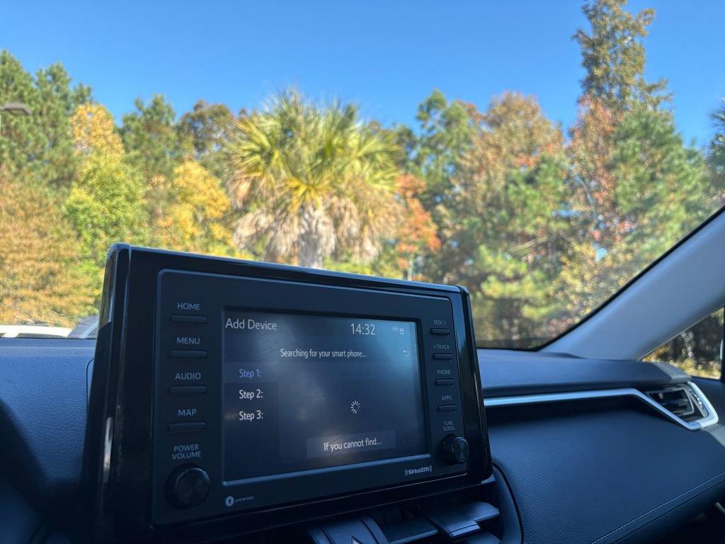 Used 2021 Toyota RAV4 XLE image 17