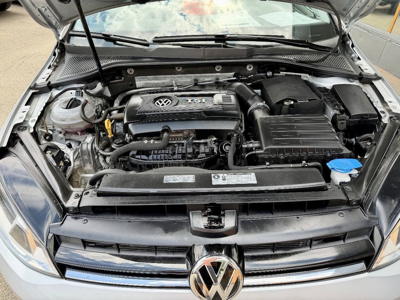 Used 2017 Volkswagen Golf SE FWD image 16